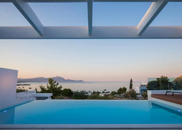 Crystal With Swimming Pool In Βίλα