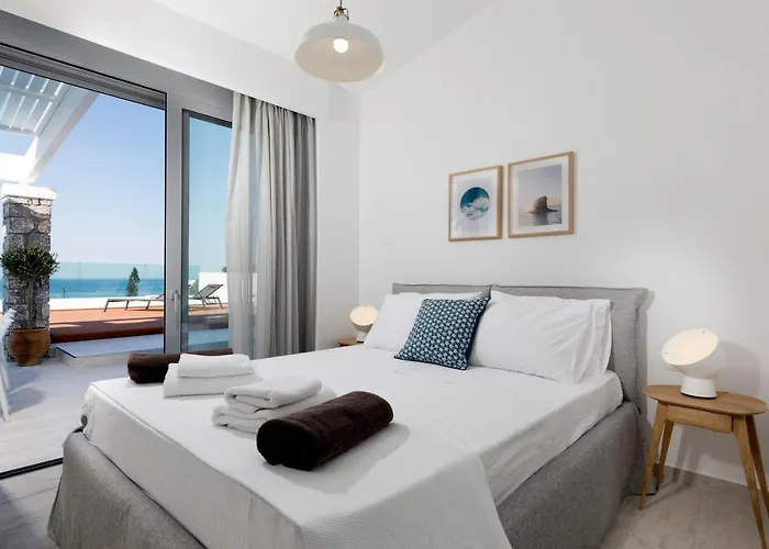 Villa Crystal With Swimming Pool In